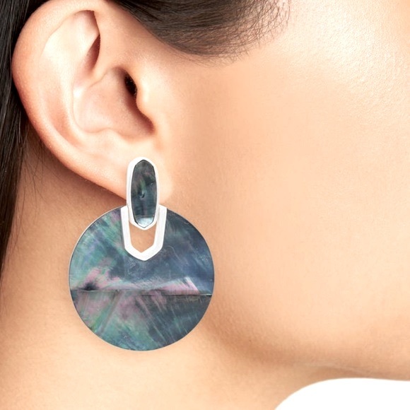 KENDRA SCOTT Didi Drop Earrings - Picture 3 of 4